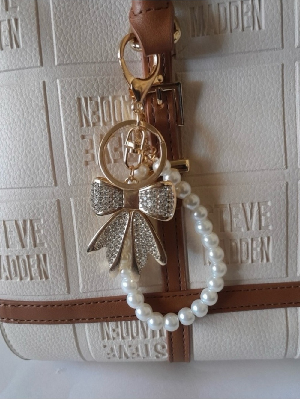 Pearl Bead Bow Keyring Bracelet - Gold Bow with white Rhinestones